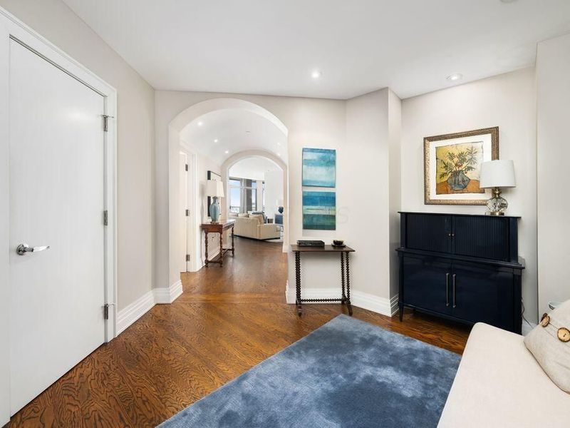 1 Miranova Place, Unit 2200, Columbus, OH 43215 Photo 2