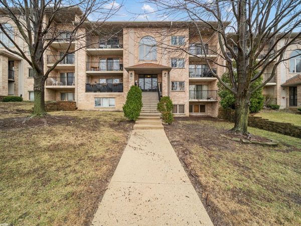 4407 Pershing Avenue, Unit 2S, Downers Grove, IL 60515