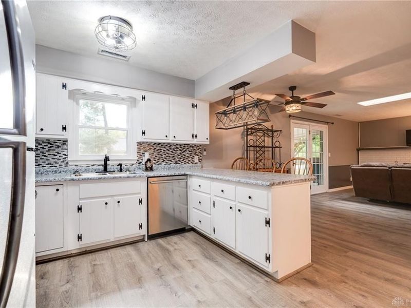 75 Country Manor Drive, Unit SE, Washington Court House, OH 43160 Photo 3