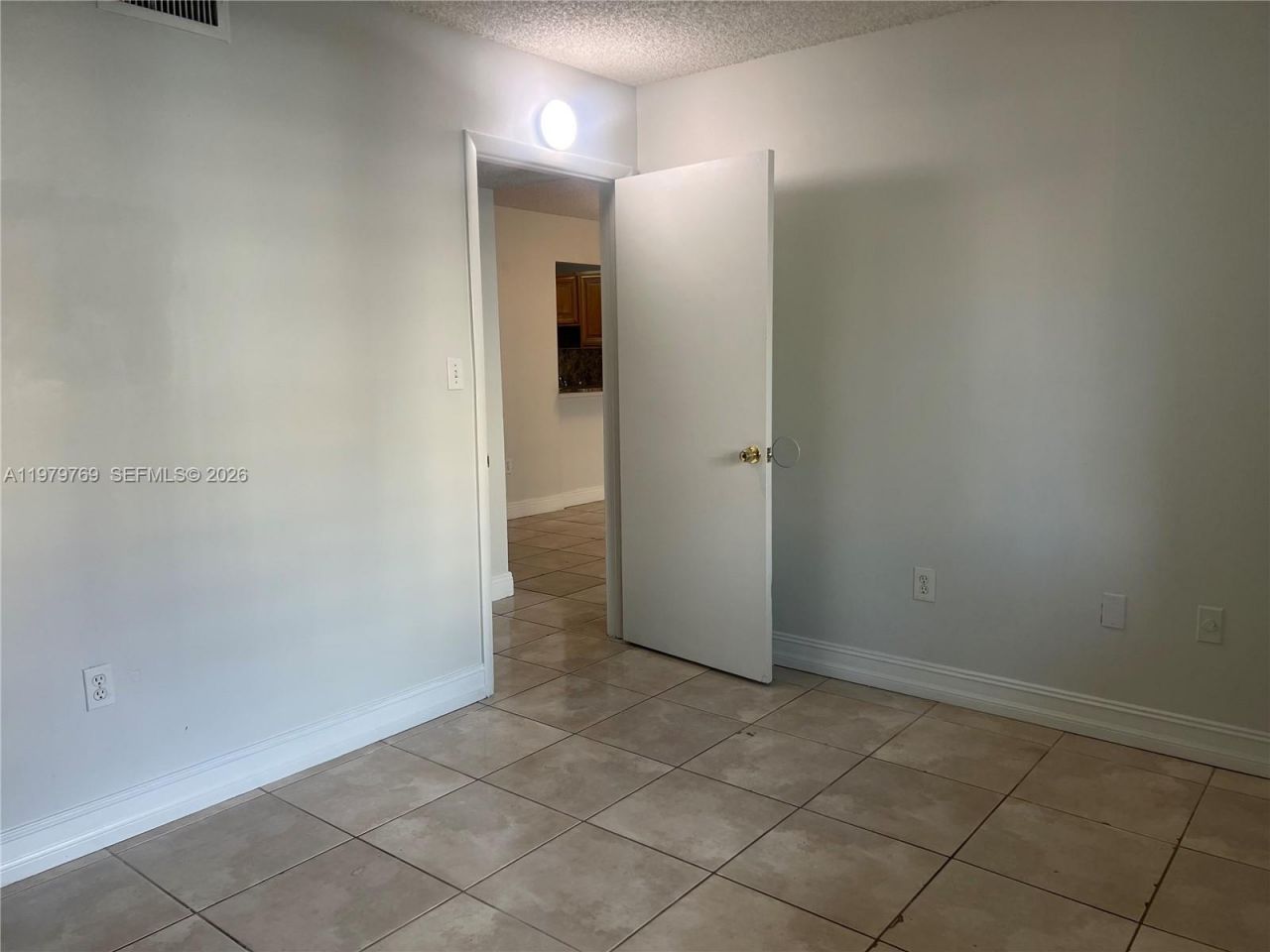 6950 Miami Gardens Dr , Unit 2-117, Hialeah, FL 33015 Photo