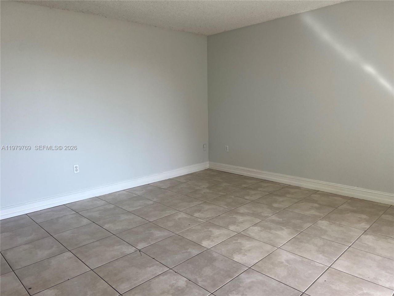6950 Miami Gardens Dr , Unit 2-117, Hialeah, FL 33015 Photo