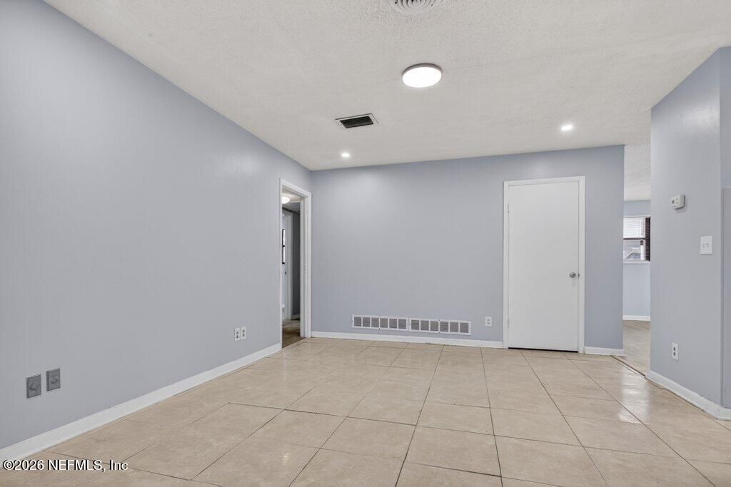 6886 Tom Thumb Drive, Jacksonville, FL 32210 Photo