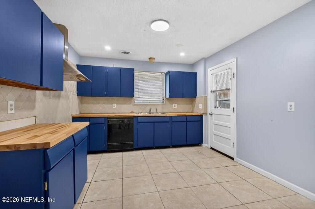 6886 Tom Thumb Drive, Jacksonville, FL 32210 Photo