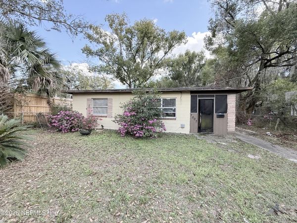 7007 LUCKY Drive E, Jacksonville, FL 32208