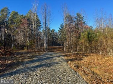 541 EQUESTRIAN LANDING TRAIL, BUMPASS, VA 23024