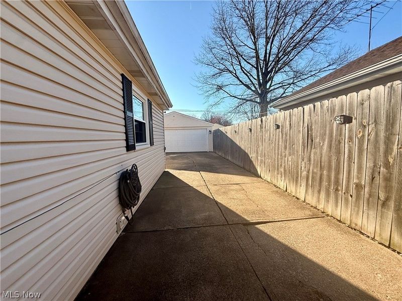 817 Boston Avenue, Elyria, OH 44035 Photo 21