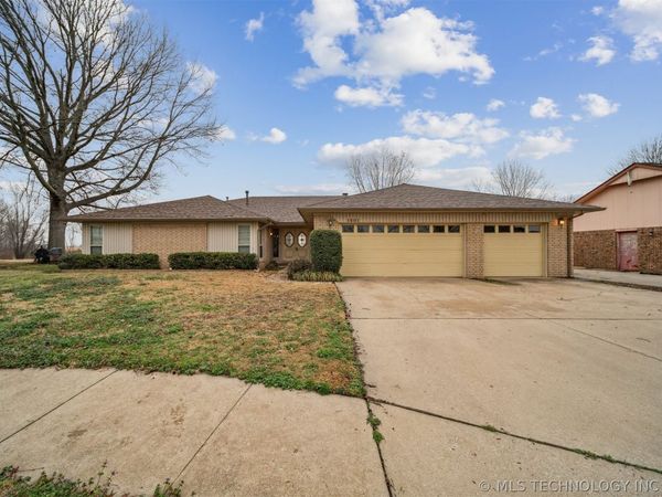1601 Merlin Circle , Pryor, OK 74361
