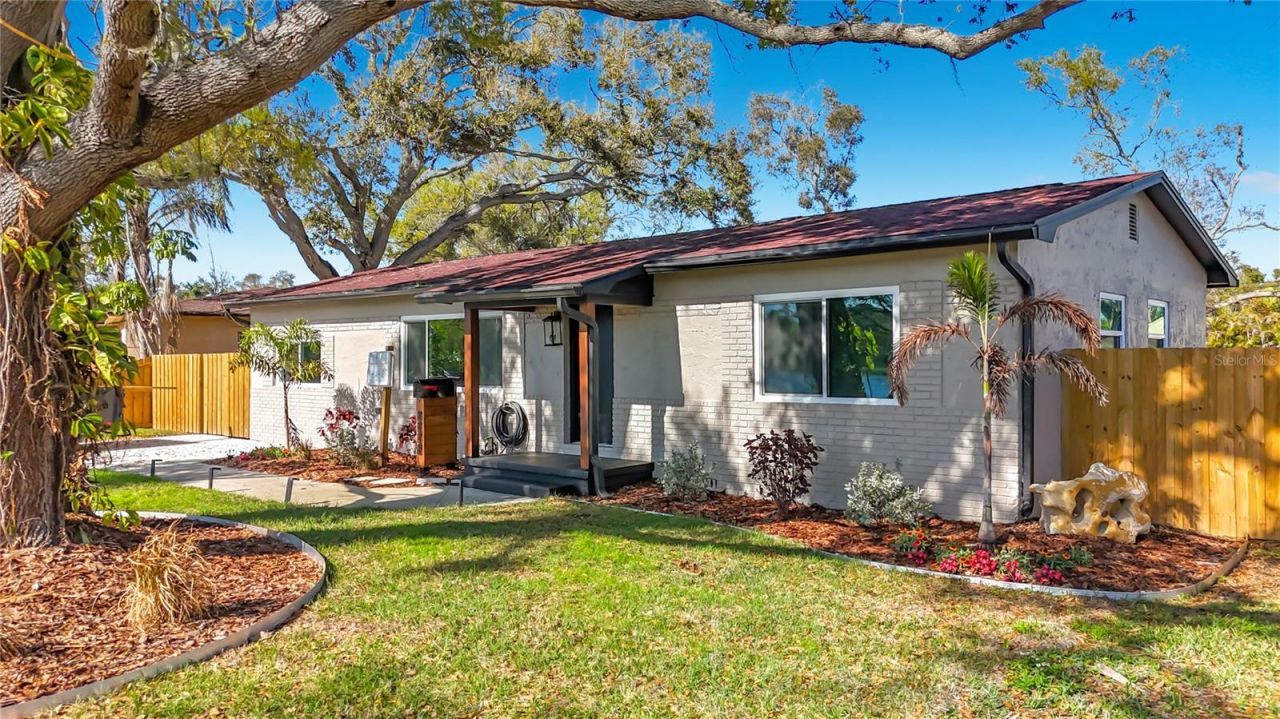 2335 Murilla Way S, Saint Petersburg, FL 33712 Photo