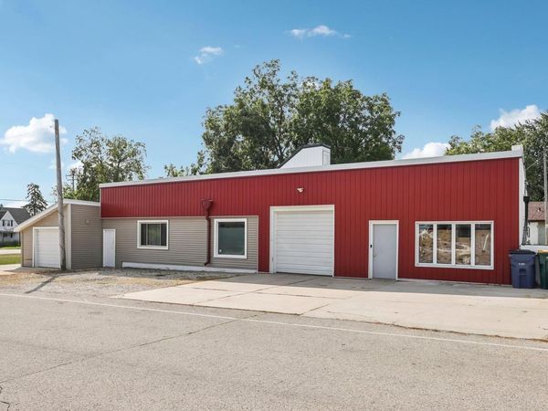 9205 S Chicago ROAD, Oak Creek, WI 53154