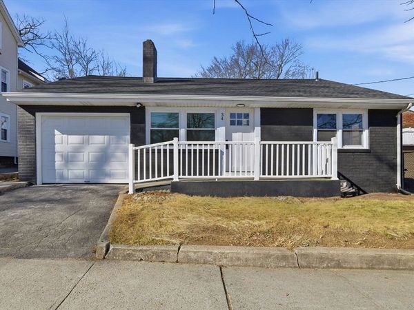 34 Elsie St, Springfield, MA 01109