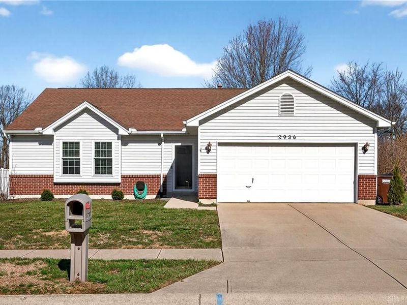 2936 W Barnhill Place, Xenia, OH 45385 Photo 2