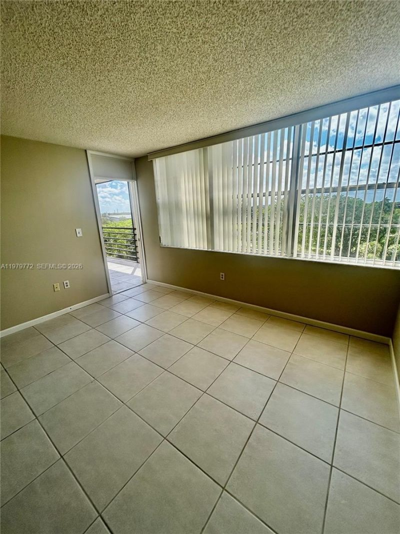 1200 Saint Charles Pl, Unit 606, Pembroke Pines, FL 33026 Photo