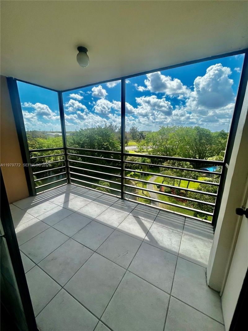 1200 Saint Charles Pl, Unit 606, Pembroke Pines, FL 33026 Photo