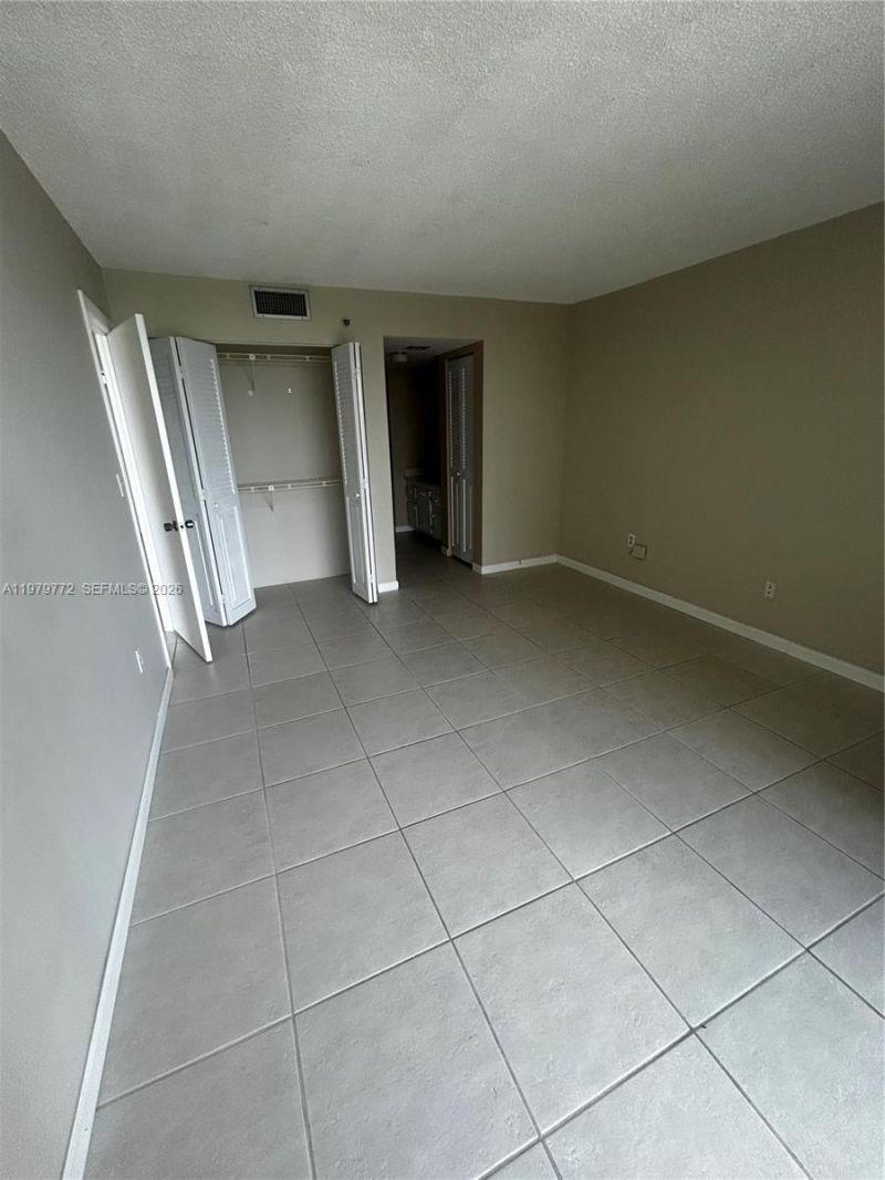 1200 Saint Charles Pl, Unit 606, Pembroke Pines, FL 33026 Photo