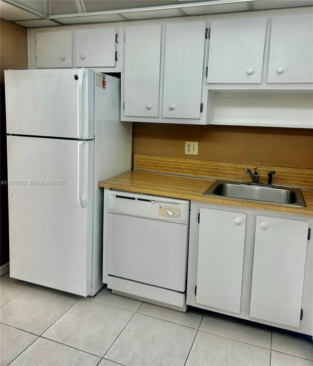 1200 Saint Charles Pl, Unit 606, Pembroke Pines, FL 33026 Photo