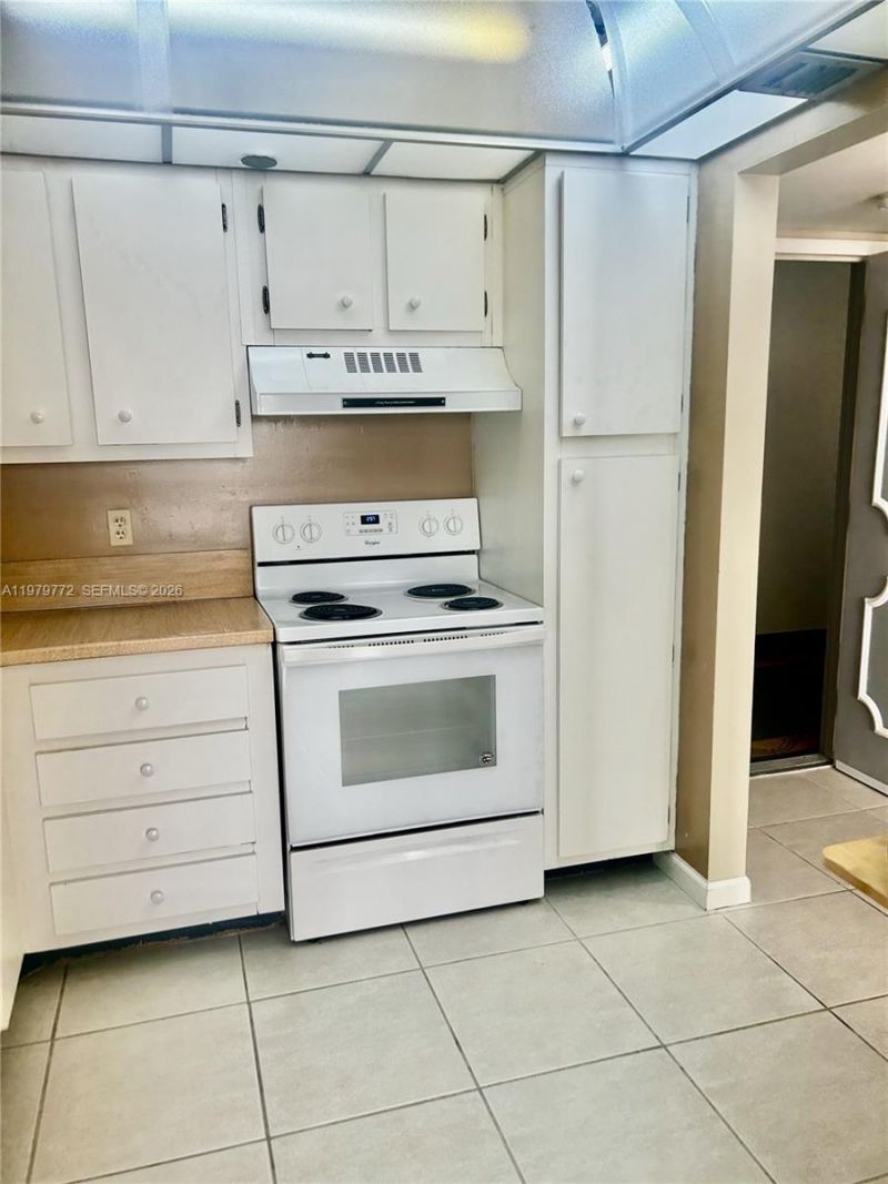 1200 Saint Charles Pl, Unit 606, Pembroke Pines, FL 33026 Photo