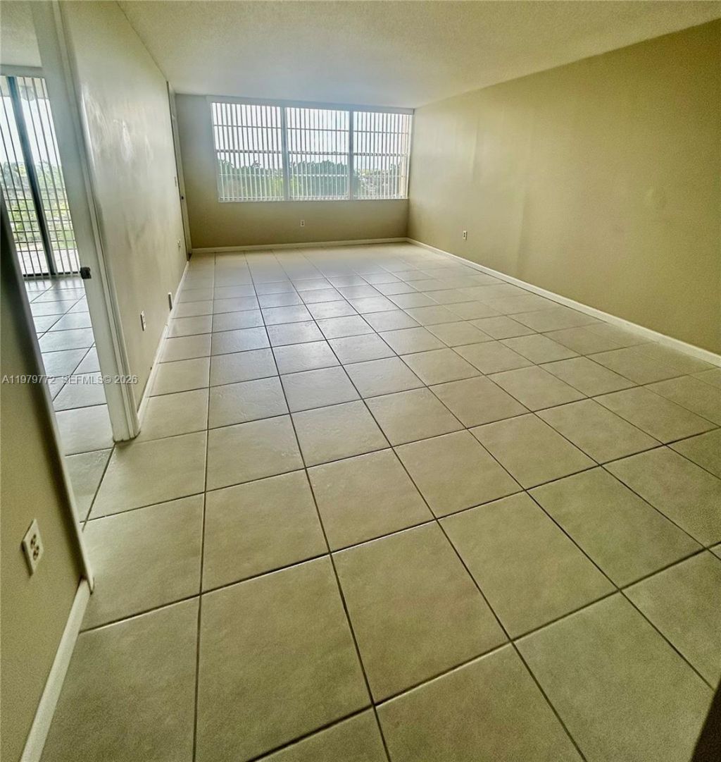 1200 Saint Charles Pl, Unit 606, Pembroke Pines, FL 33026 Photo