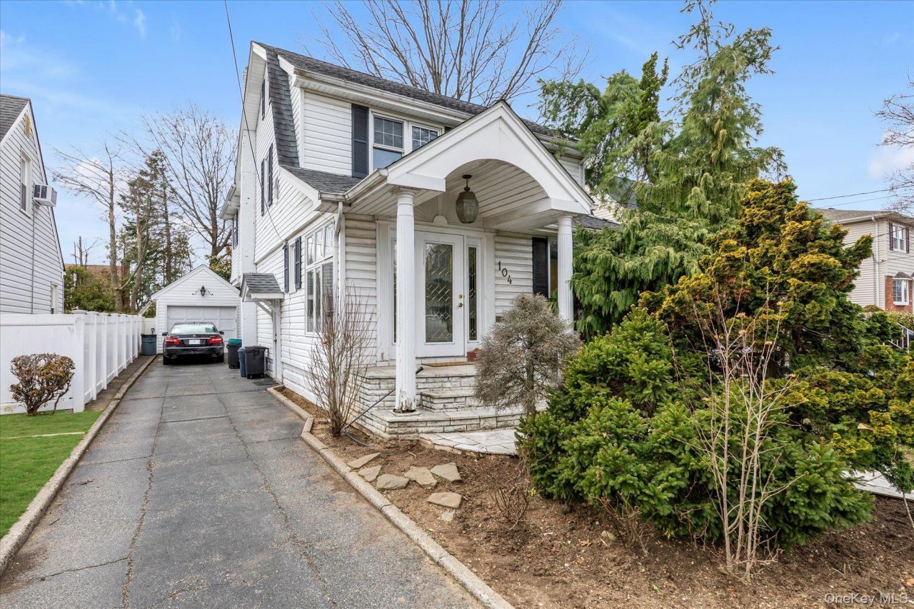 104 E. Melrose Street, Valley Stream, NY 11580 Main Photo