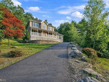 316 REAGAN DRIVE, EAST STROUDSBURG, PA 18301