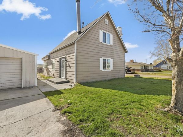 87 E Snake River Ave, Glenns Ferry, ID 83623