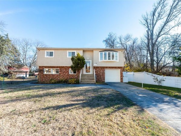 361 Nevada Street , Lindenhurst, NY 11757