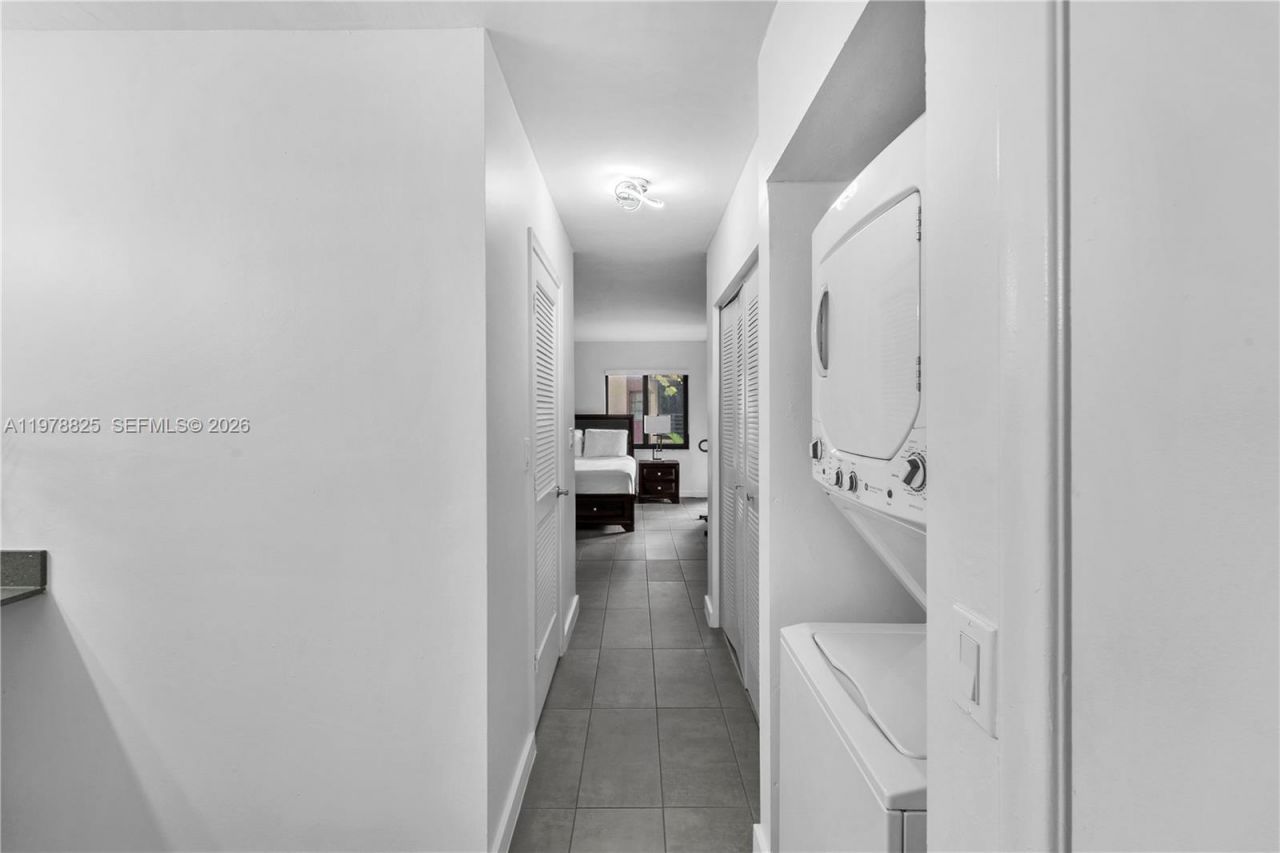 20841 San Simeon Way, Unit 205, Miami, FL 33179 Photo