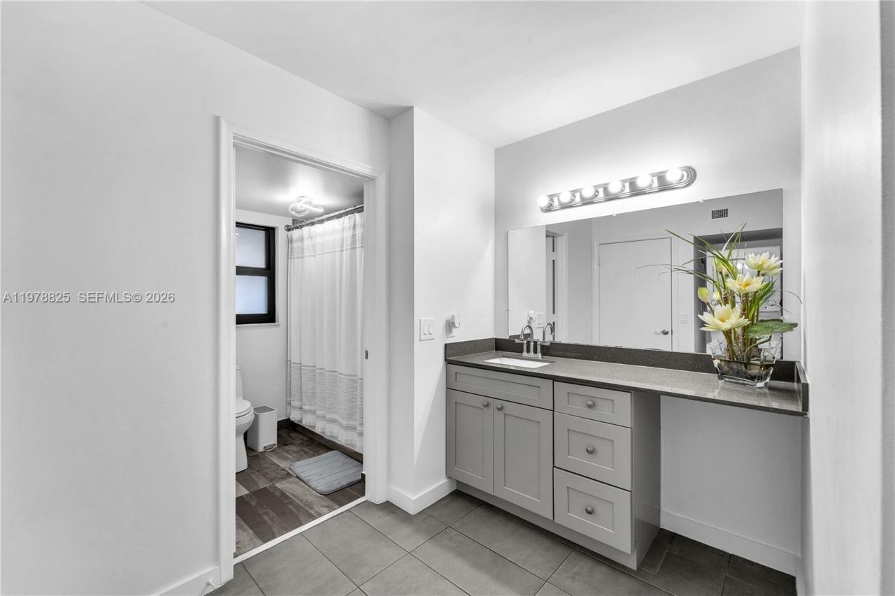 20841 San Simeon Way, Unit 205, Miami, FL 33179 Photo