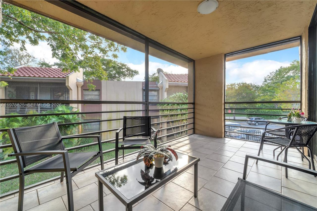 20841 San Simeon Way, Unit 205, Miami, FL 33179 Photo