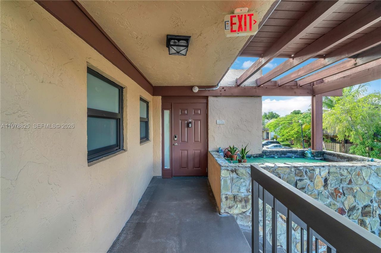 20841 San Simeon Way, Unit 205, Miami, FL 33179 Photo