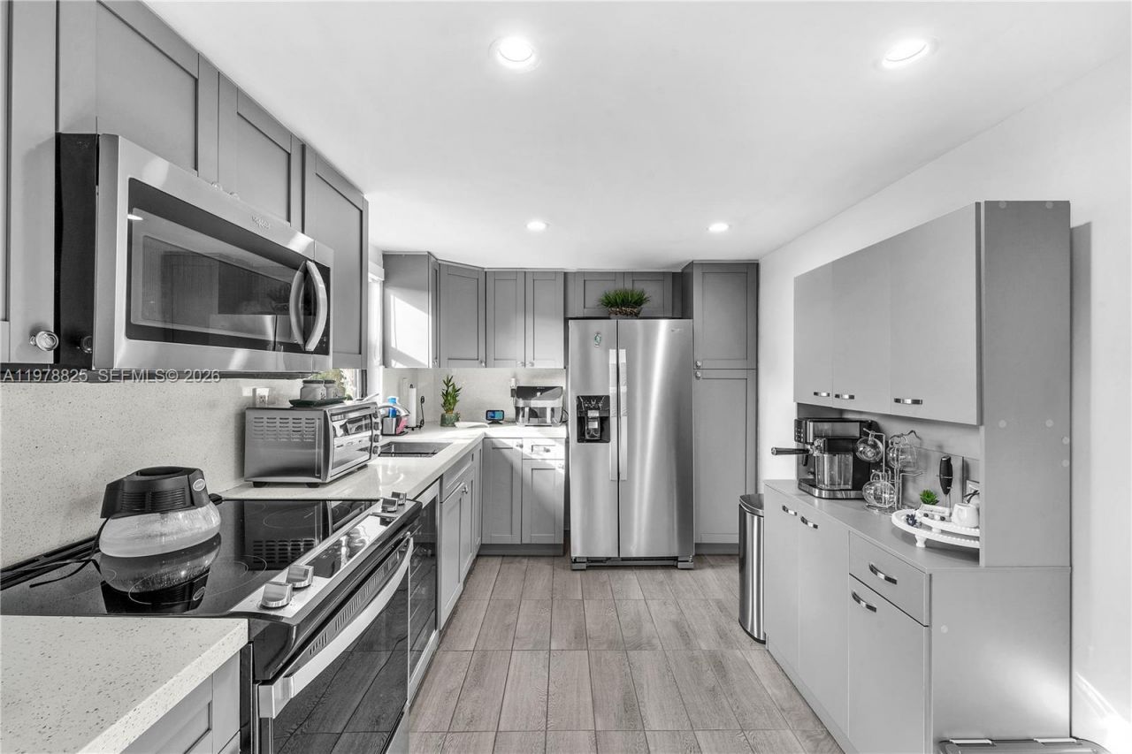 20841 San Simeon Way, Unit 205, Miami, FL 33179 Photo