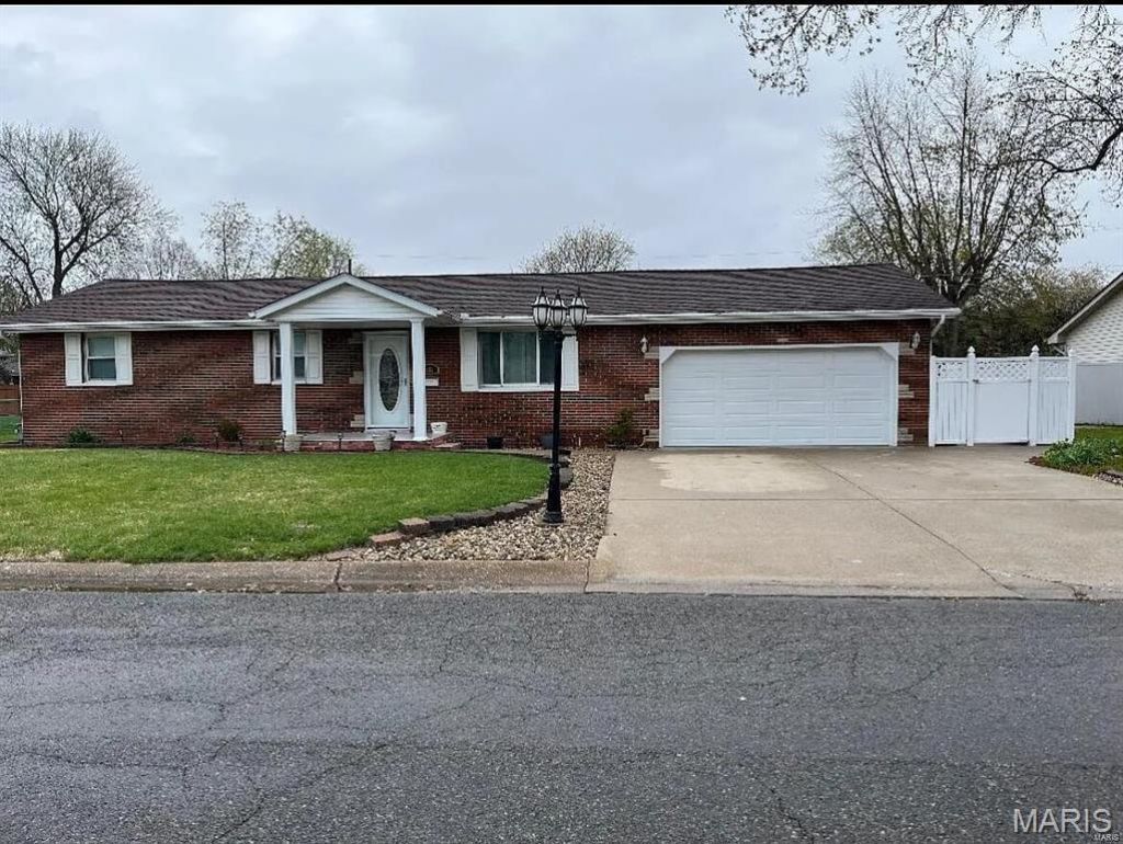 437 S Walnut Street , Bethalto, IL 62010 Main Photo