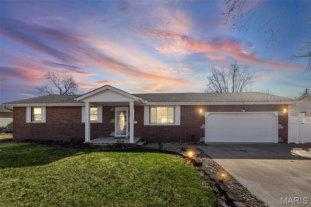 437 S Walnut Street, Bethalto, IL 62010 Main Photo