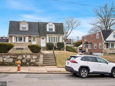 8637 BRIDLE ROAD, PHILADELPHIA, PA 19115