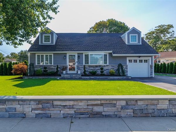 645 Hawkins Boulevard , Copiague, NY 11726