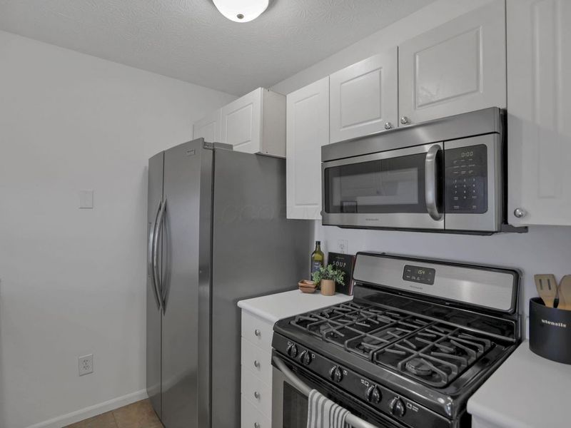 4641 Athalia Drive, Unit 18b, Columbus, OH 43228 Photo 12