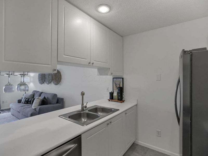 4641 Athalia Drive, Unit 18b, Columbus, OH 43228 Photo 13