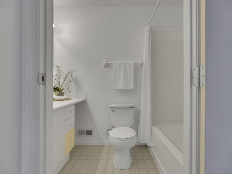 4641 Athalia Drive, Unit 18b, Columbus, OH 43228 Photo 26