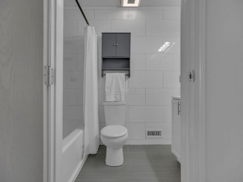 4641 Athalia Drive, Unit 18b, Columbus, OH 43228 Photo 32