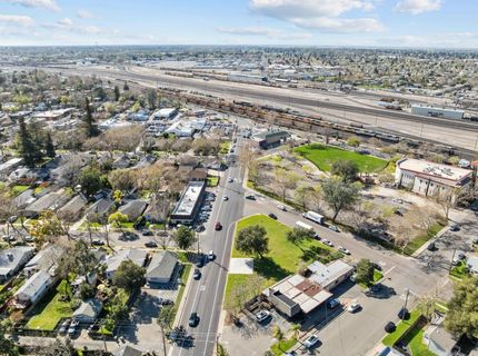 705 Oak St, Roseville, CA 95678 Photo
