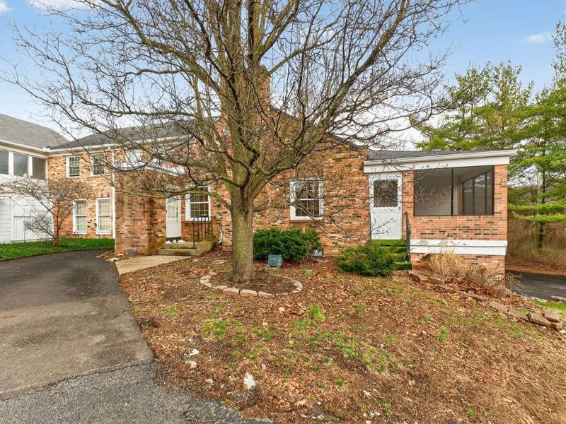 5368 Yorkshire Vlg Lane, Unit B23, Columbus, OH 43232 Photo 1