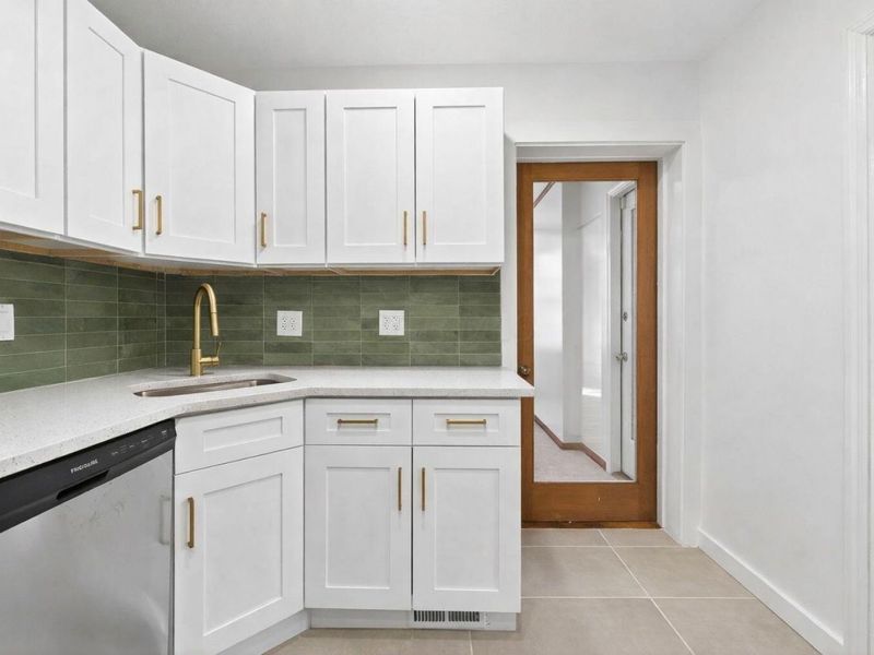 5368 Yorkshire Vlg Lane, Unit B23, Columbus, OH 43232 Photo 11