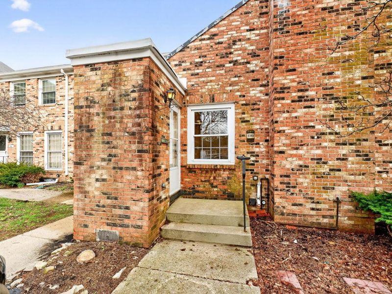 5368 Yorkshire Vlg Lane, Unit B23, Columbus, OH 43232 Photo 2