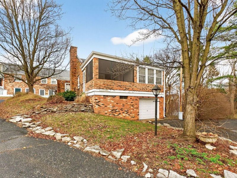 5368 Yorkshire Vlg Lane, Unit B23, Columbus, OH 43232 Photo 3