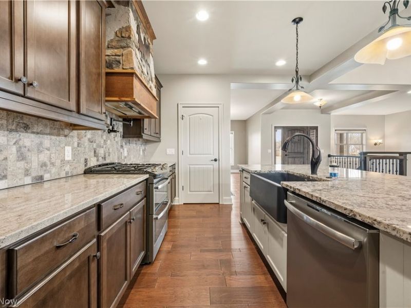 436 Heatherby Lane NE, Hartville, OH 44632 Photo 10