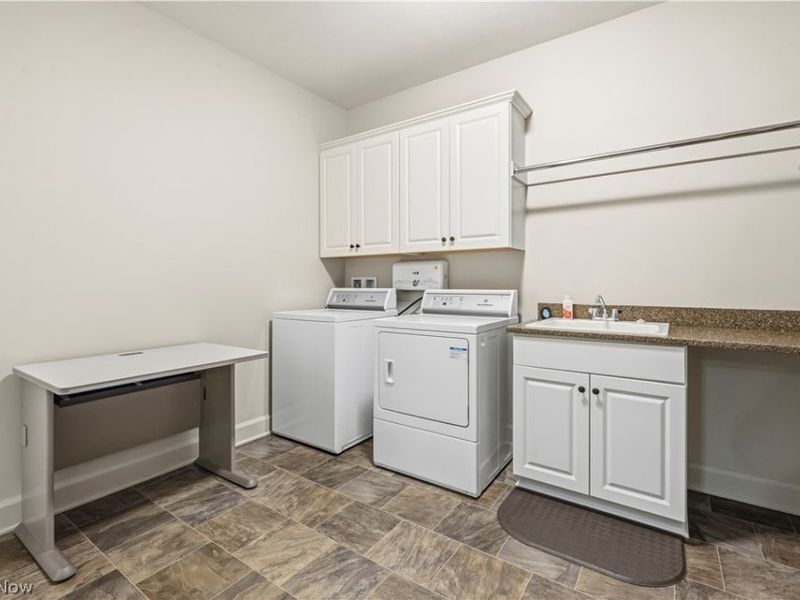 436 Heatherby Lane NE, Hartville, OH 44632 Photo 24