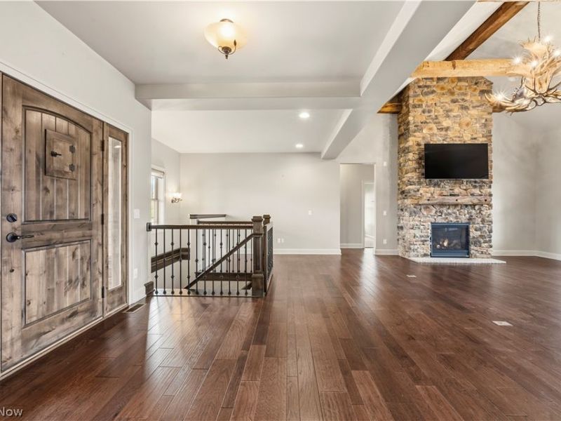 436 Heatherby Lane NE, Hartville, OH 44632 Photo 6