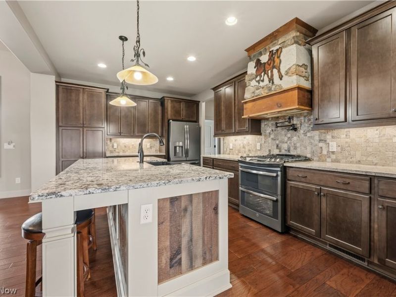 436 Heatherby Lane NE, Hartville, OH 44632 Photo 7