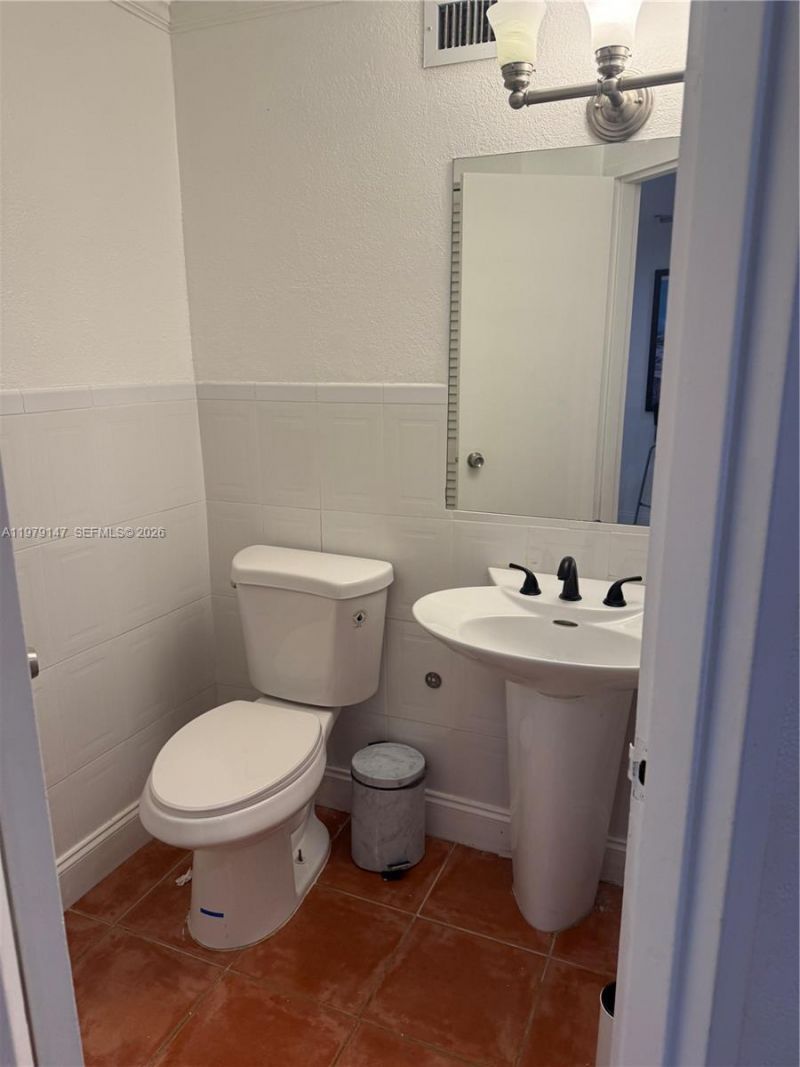 801 Brickell Bay Dr , Unit 470, Miami, FL 33131 Photo