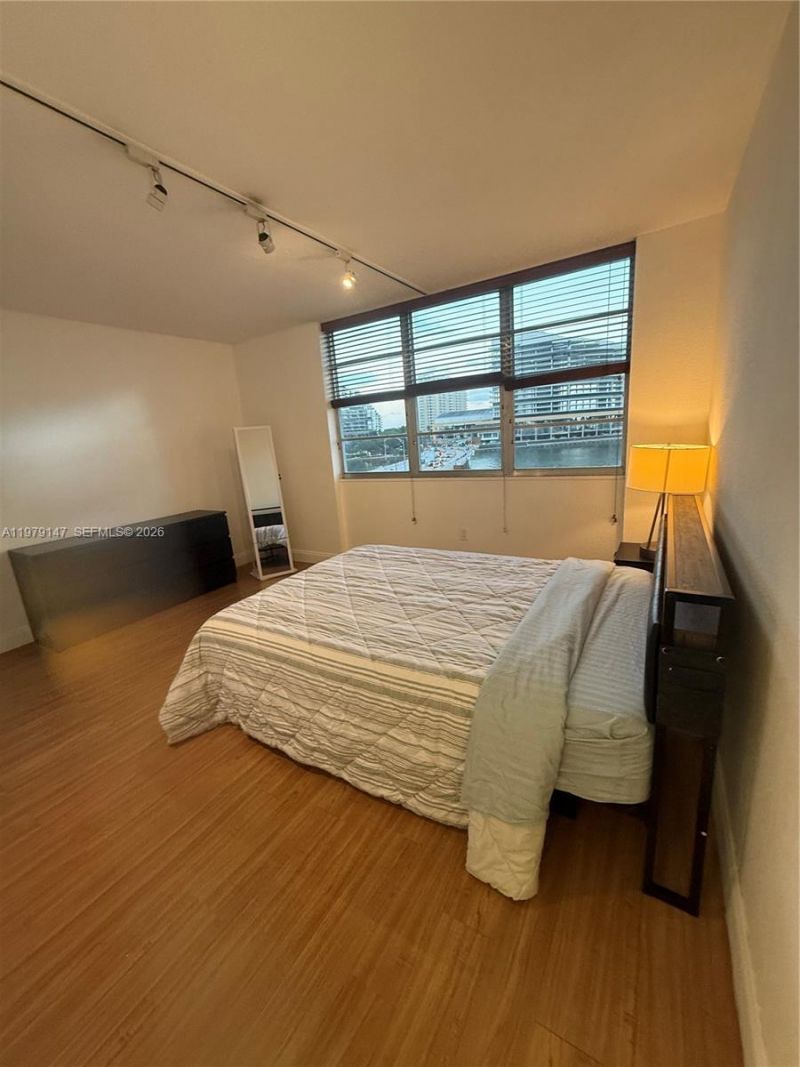 801 Brickell Bay Dr , Unit 470, Miami, FL 33131 Photo