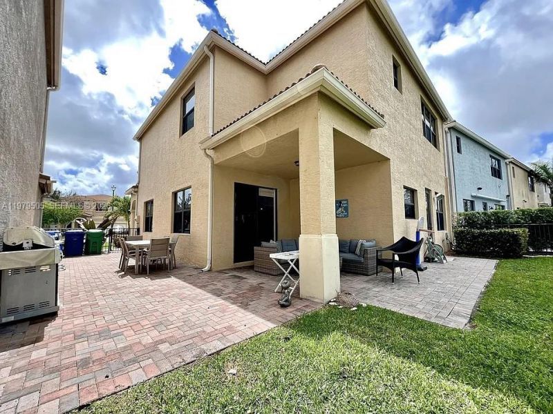 965 NE 193rd Ter , Unit 965, Miami, FL 33179 Photo